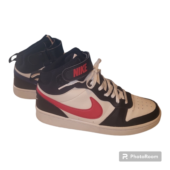 Boys Nike Sneakers - Picture 4 of 6